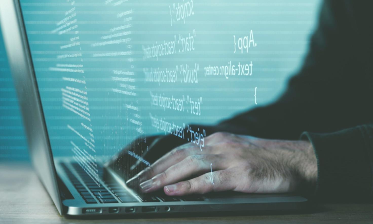 Uczestnicy warsztatu pracują wspólnie nad dashboardem finansowym